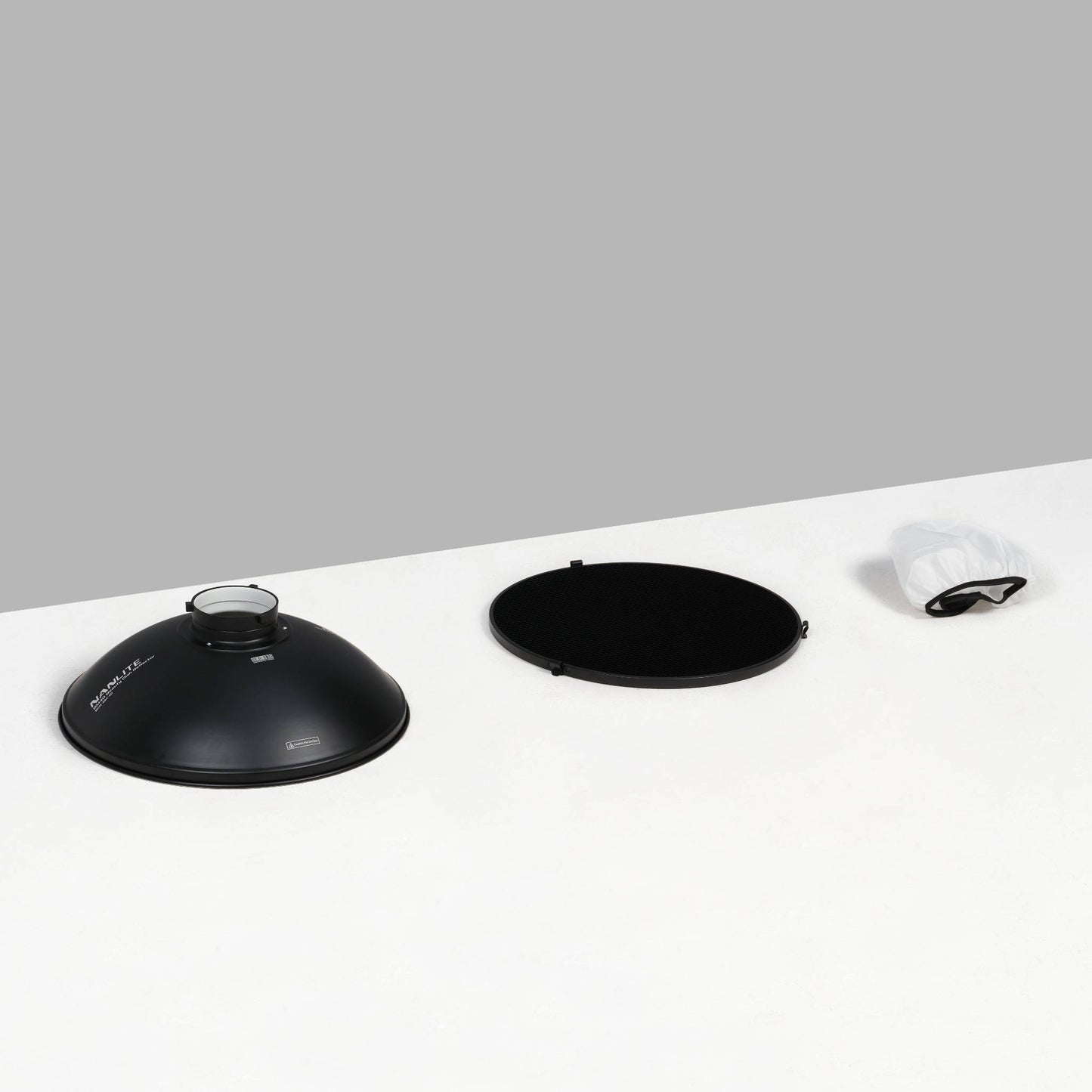 BM40 Beauty Dish Reflector Kit (15.9in)