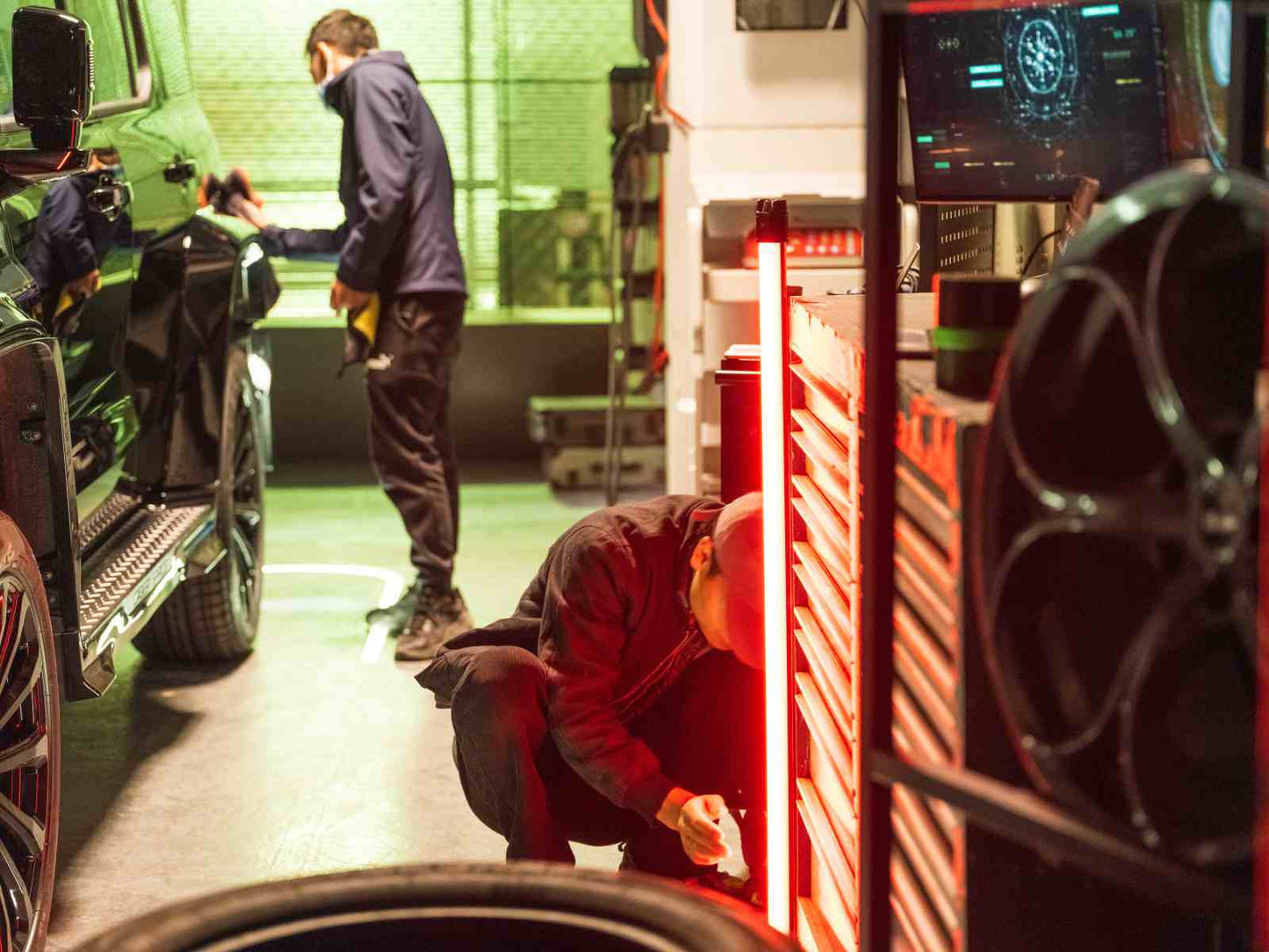 PavoTube II 30C 4-Foot RGBWW LED Tube Light