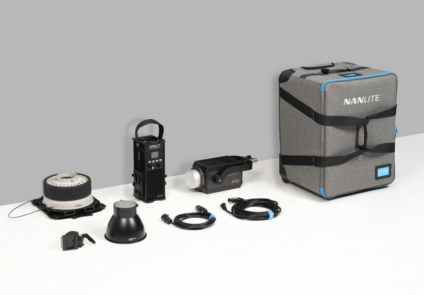 Forza 500B II LED Spotlight and FL-20G Fresnel Rolling Case Kit