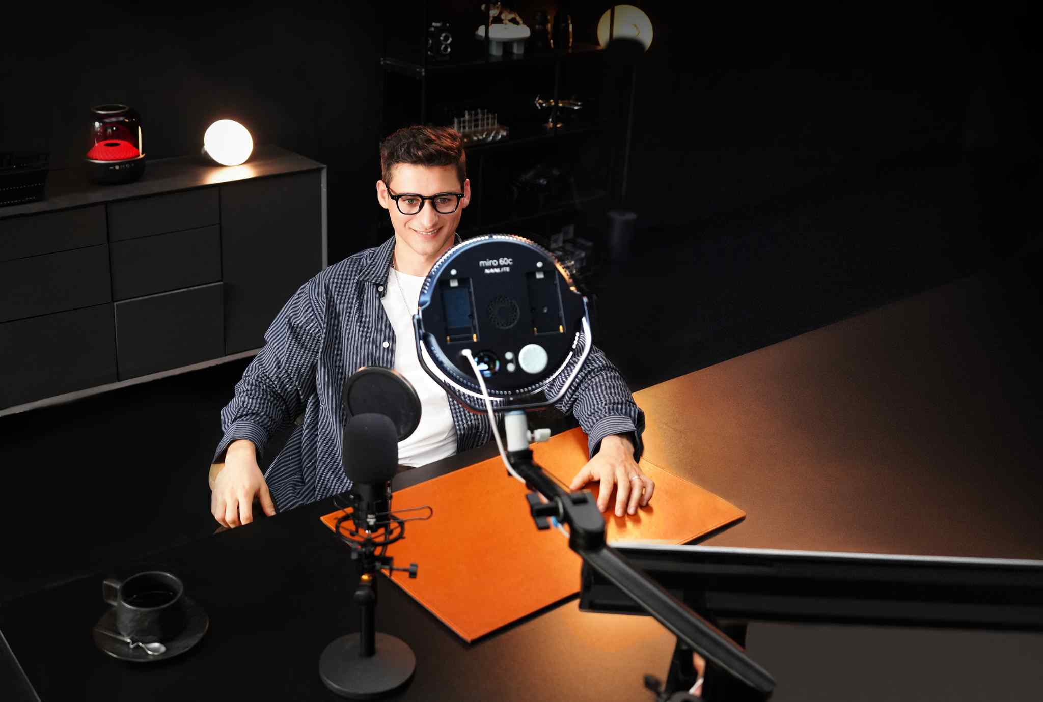 miro 60C Full-Color Round-Body LED Panel Light | Nanlite